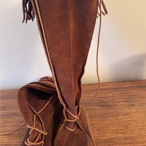 Minnetonka Brown Suede Moccasin Boots Fringe Lace Up Women’s 9